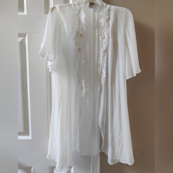 Vintage Jonquil by Diane Samandi Romantic Lace Embroidered Robe M